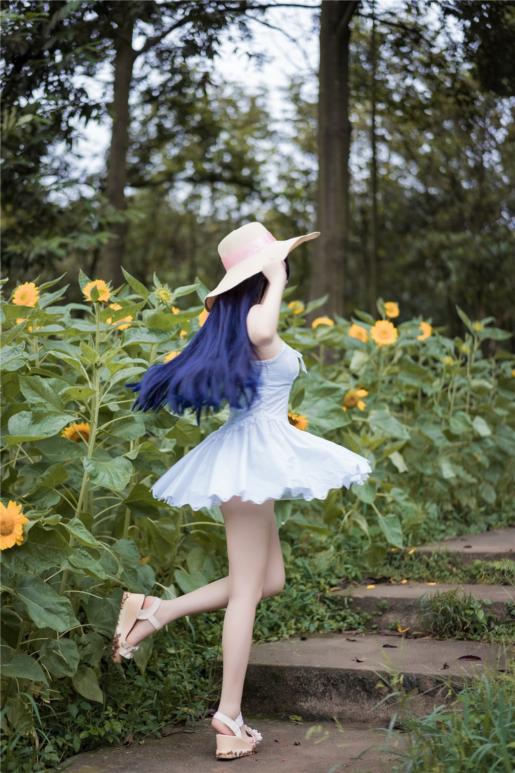 【麻豆app官网】夜色暗香:在低语中融入的每一分情意,都散发着难以抵挡的诱惑